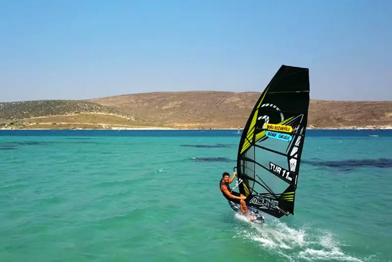 دوقلو های جدا ناپذیر: Alaçatı و موج سواری